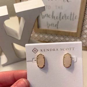 Kendra Scott Ellie Stud Earrings in Gold & Rose Quartz